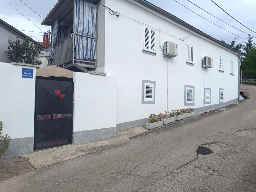 Studio Linda Чавле Экстерьер фото